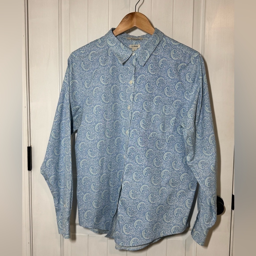 L.L. Bean Light Blue Paisley Women’s Wrinkle Free Button Down Blouse
